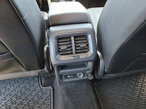 Used 2023 Volkswagen Tiguan SE FWD image 17