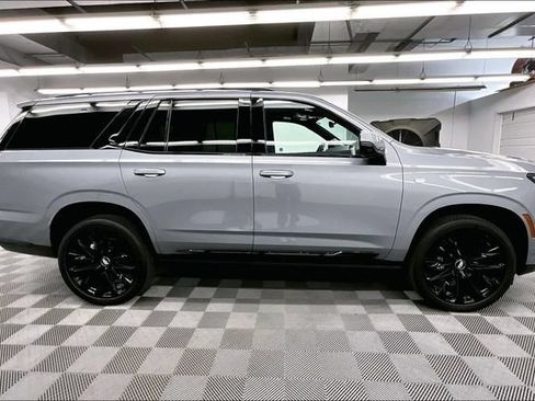 Used 2025 Cadillac Escalade Sport Platinum w/ LPO, ONYX Package AWD/4WD image 16