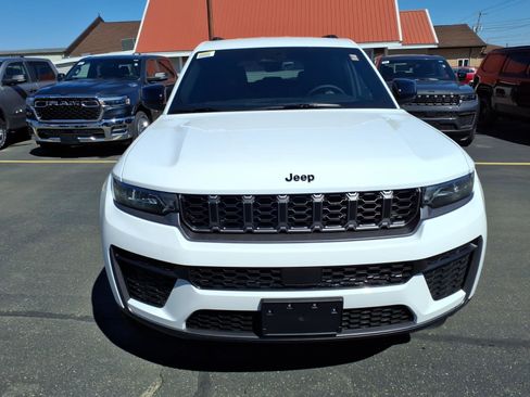 New 2026 Jeep Grand Cherokee L 4WD image 2