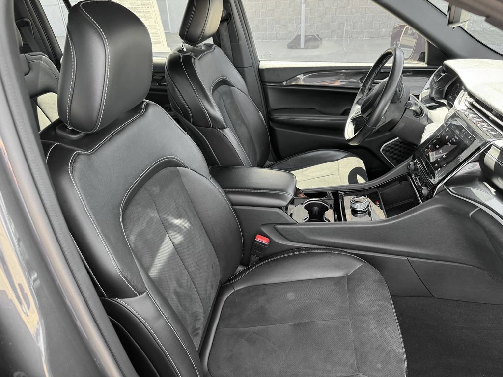 Used 2021 Jeep Grand Cherokee L Laredo AWD/4WD image 28