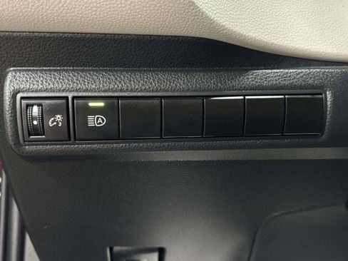 Used 2022 Toyota Corolla LE FWD image 32