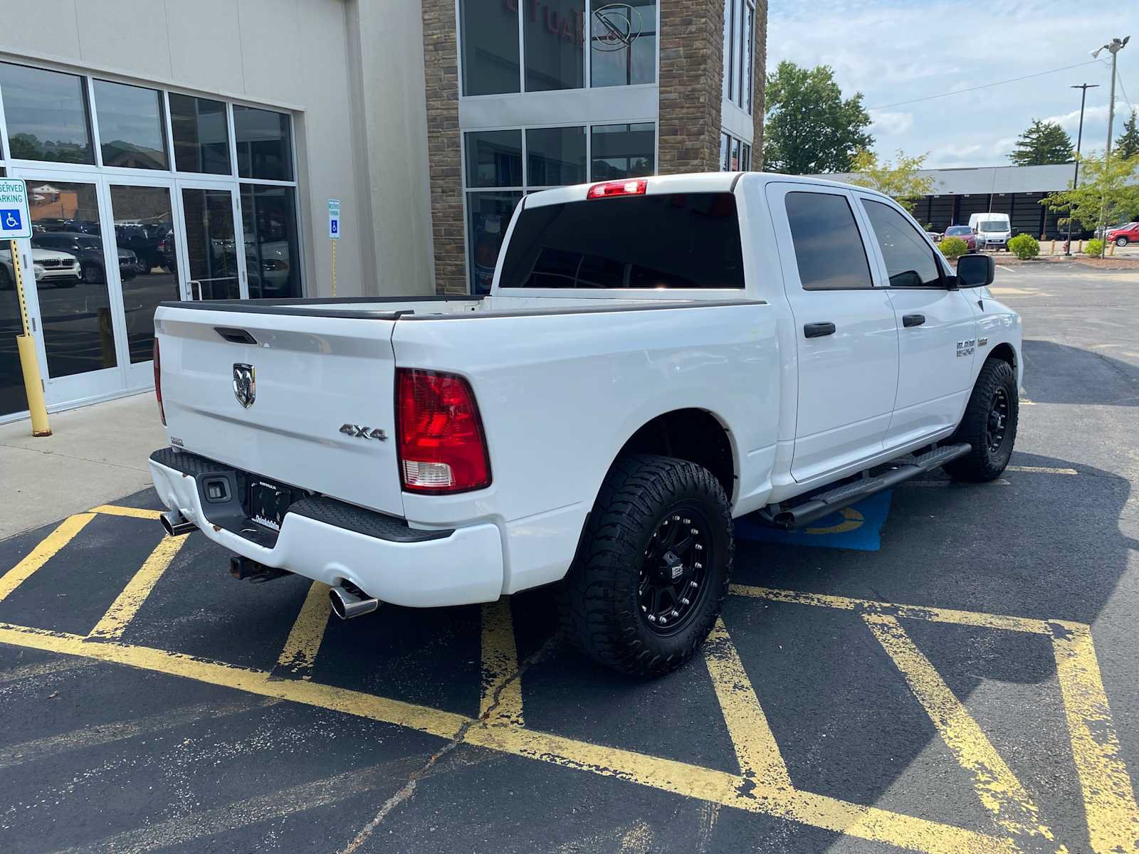 Used 2016 RAM 1500 Express AWD/4WD image 4
