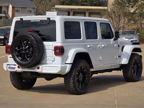 Used 2021 Jeep Wrangler Unlimited Sahara image 4