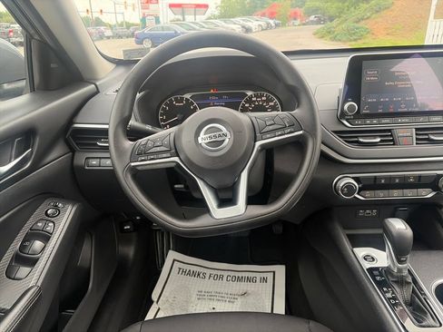 Used 2022 Nissan Altima 2.5 SV FWD image 14