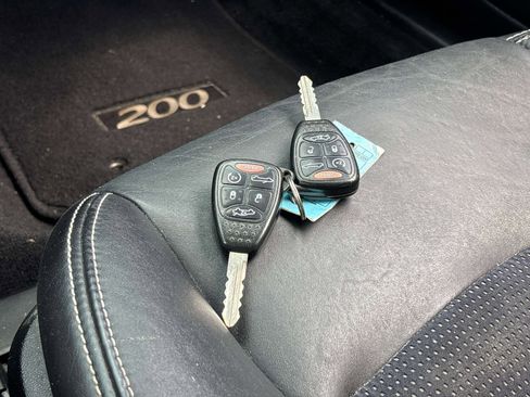 Used 2013 Chrysler 200 S FWD image 15