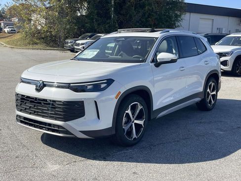 New 2026 Volkswagen Tiguan SE FWD image 3