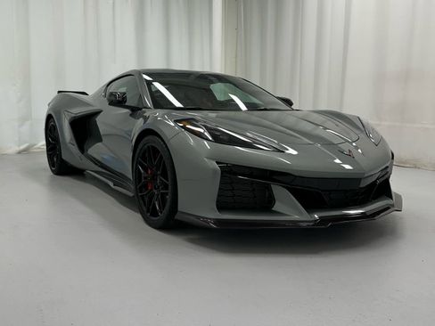 Used 2024 Chevrolet Corvette Z06 w/ Stealth Interior Trim Package RWD image 2