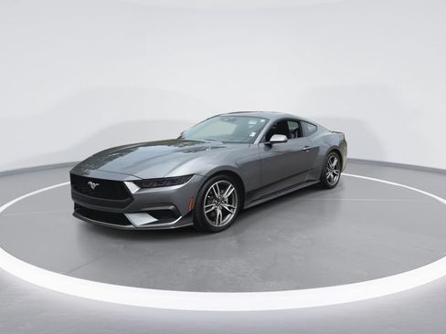 Used 2025 Ford Mustang Coupe RWD image 5