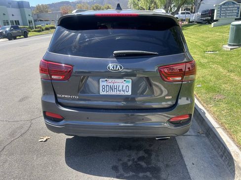 Used 2019 Kia Sorento FWD w/ LX Convenience Package image 11