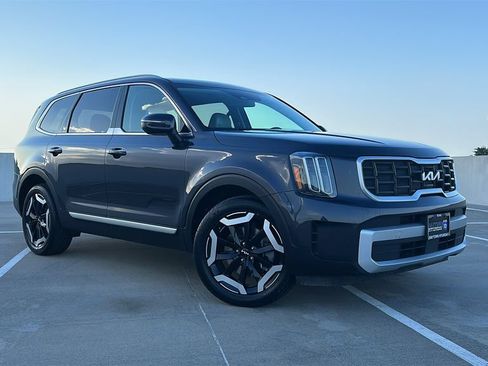 Used 2025 Kia Telluride S FWD image 6