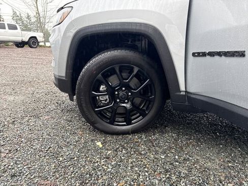 New 2026 Jeep Compass Latitude image 28