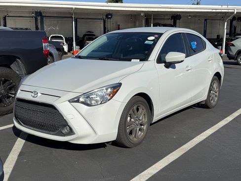 Used 2020 Toyota Yaris LE image 2