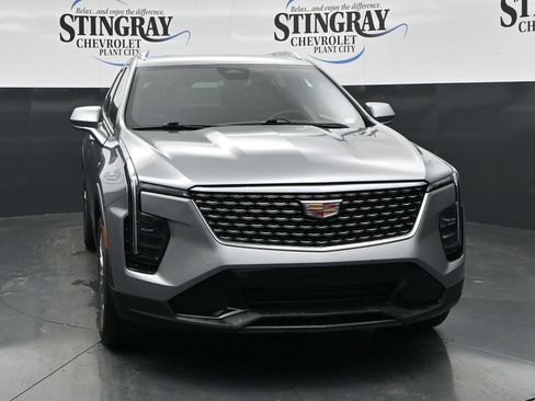 Used 2025 Cadillac XT4 Premium Luxury FWD image 2
