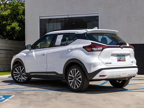 Used 2024 Nissan Kicks SR FWD image 12