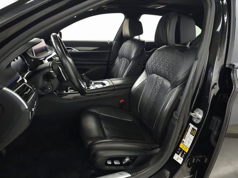 Used 2019 BMW 750i xDrive w/ Executive Package image 16