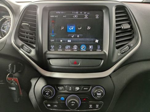 Used 2017 Jeep Cherokee Trailhawk w/ Cold Weather Group image 21