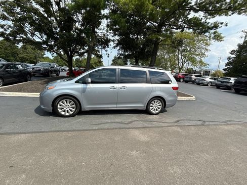 Used 2015 Toyota Sienna Limited Premium w/ Advanced Technology Package FWD image 3