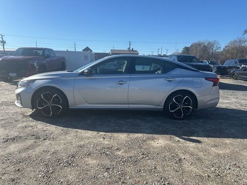 Used 2024 Nissan Altima 2.5 SR image 2