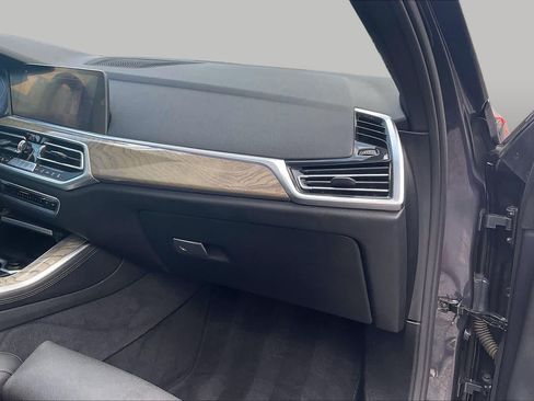 Used 2019 BMW X5 xDrive40i w/ M Sport Package AWD/4WD image 18