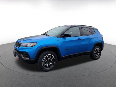 Used 2025 Jeep Compass Trailhawk AWD/4WD image 6