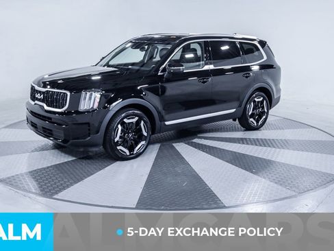 Used 2024 Kia Telluride EX w/ EX Captain's Chair Package AWD/4WD image 3
