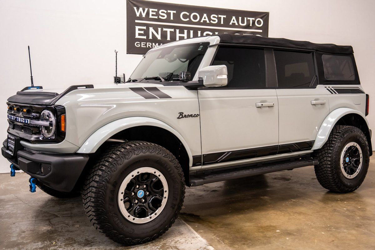 Used 2022 Ford Bronco Outer Banks w/ Sasquatch Package AWD/4WD image 1