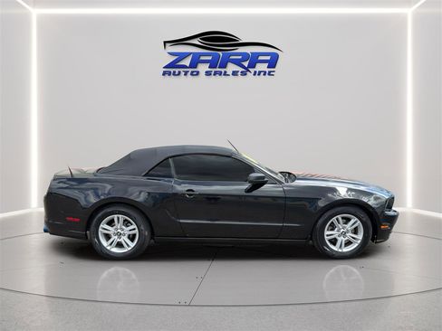 Used 2014 Ford Mustang Convertible RWD image 8