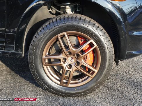 Used 2014 Porsche Cayenne Turbo image 11