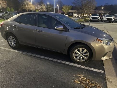 Used 2015 Toyota Corolla LE image 2