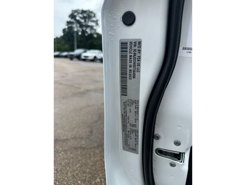 Used 2025 Jeep Compass Trailhawk AWD/4WD image 7