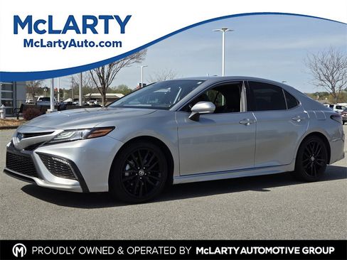 Used 2022 Toyota Camry XSE w/ Cold Weather Package image 1