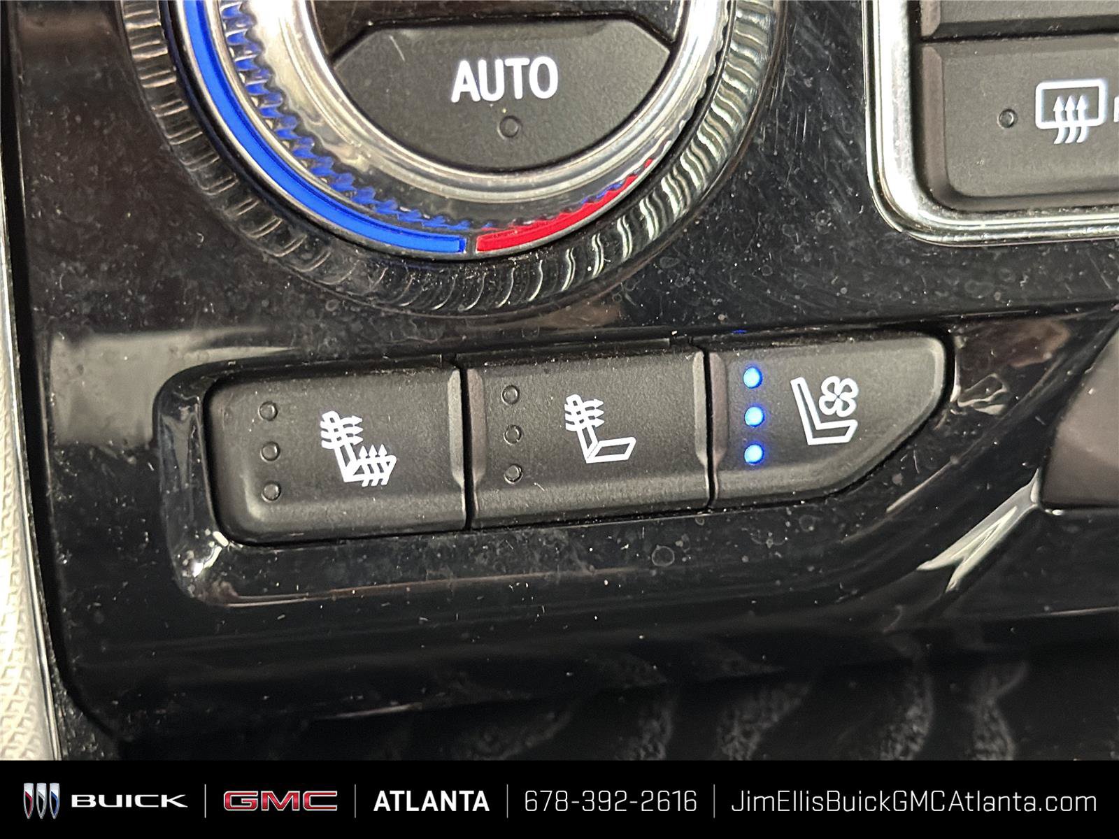 Used 2024 GMC Yukon XL Denali RWD image 32