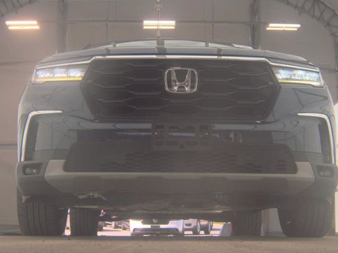 Used 2023 Honda Pilot Touring image 2