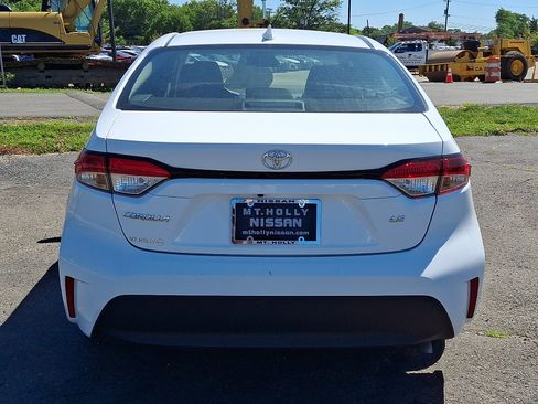 Used 2025 Toyota Corolla LE FWD image 5