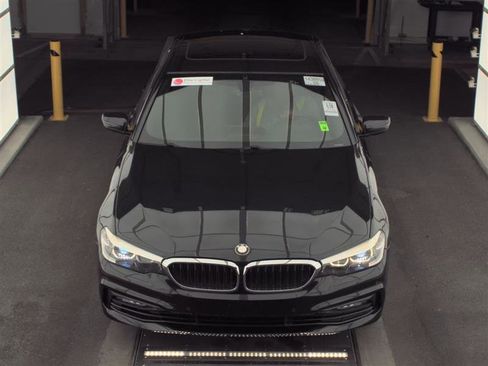 Used 2018 BMW 530i w/ Premium Package image 2