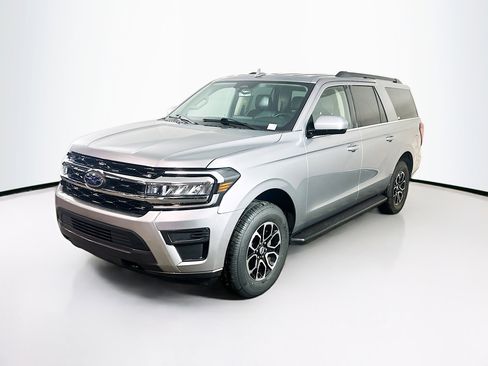 Used 2023 Ford Expedition Max XLT image 3