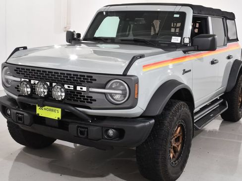 Used 2022 Ford Bronco Badlands w/ Sasquatch Package AWD/4WD image 2