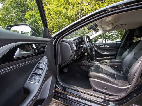 Used 2017 INFINITI QX30 w/ Cargo Package image 8