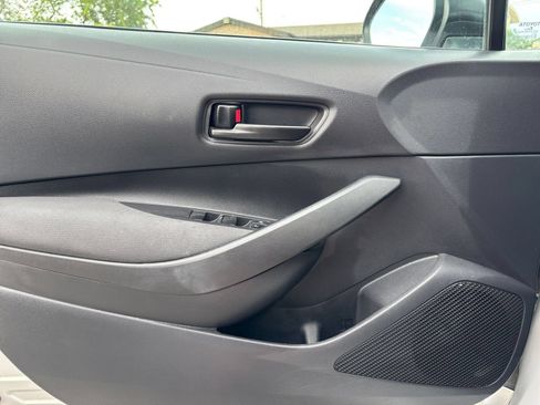 Used 2025 Toyota Corolla LE FWD image 18