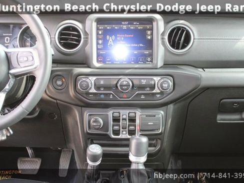 Used 2023 Jeep Wrangler Unlimited Sahara image 17
