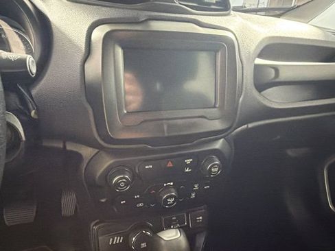 Used 2021 Jeep Renegade Latitude w/ Convenience Group AWD/4WD image 15