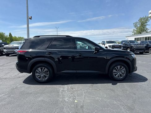 Used 2025 Nissan Pathfinder SV AWD/4WD image 6