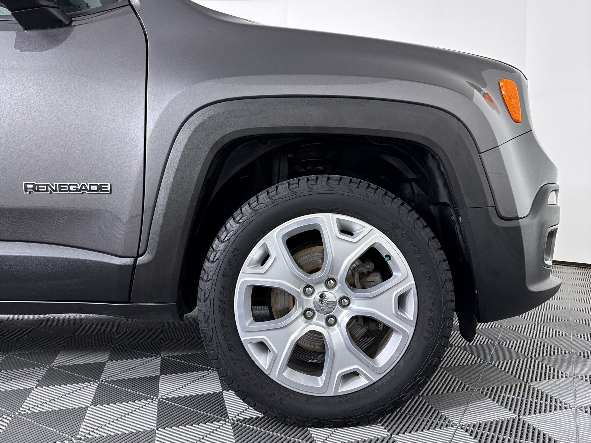 Used 2016 Jeep Renegade Limited w/ Safety & Security Group AWD/4WD image 21