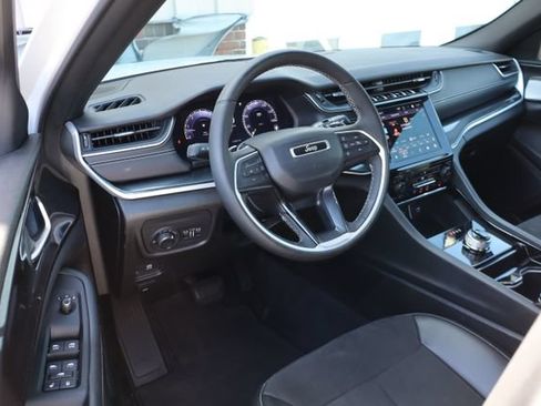 Certified 2023 Jeep Grand Cherokee Altitude AWD/4WD image 14