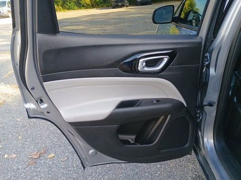 Used 2023 Jeep Compass Limited image 19