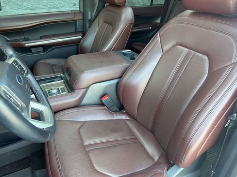 Used 2023 Ford Expedition Limited AWD/4WD image 8