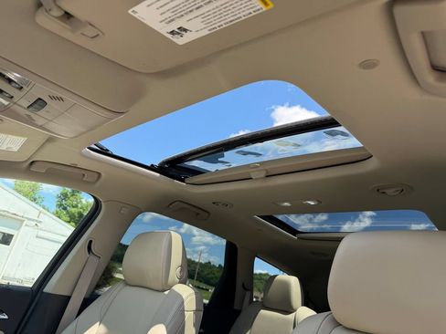 Used 2019 Buick Enclave Essence AWD/4WD image 21