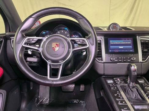 Used 2018 Porsche Macan AWD/4WD image 28