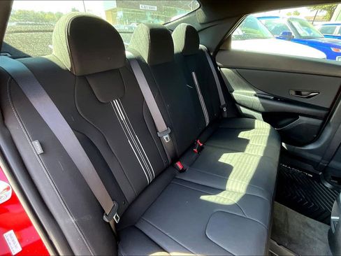 New 2025 Hyundai Elantra SEL image 17
