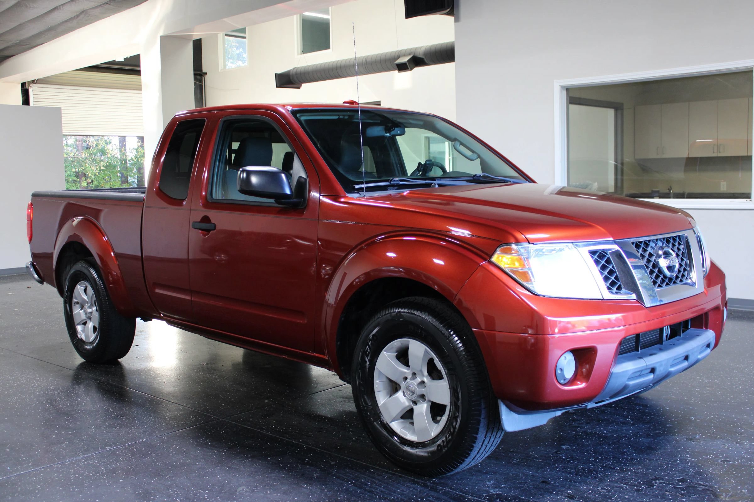Used 2012 Nissan Frontier SV w/ SV Premium Utility Pkg RWD image 1